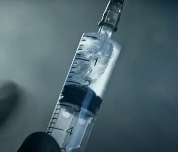 Лечение зависимости от тропикамида в ЮАО Москвы Шприц с жидкостью